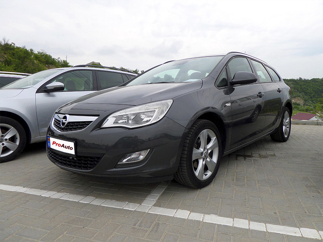 Opel Astra, 2011 : S-a vândut