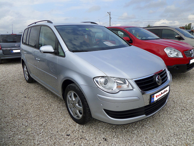 Volkswagen Touran, 2007 : S-a vândut