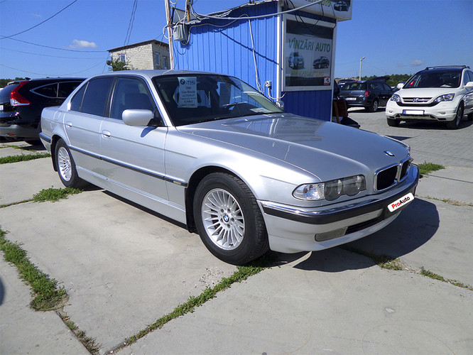 BMW 7 Series, 2000 : S-a vândut