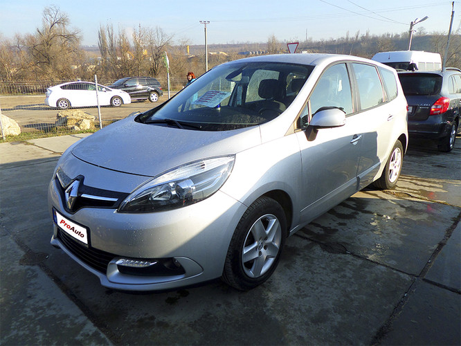 Renault Grand Scenic, 2014 : 9 500 €