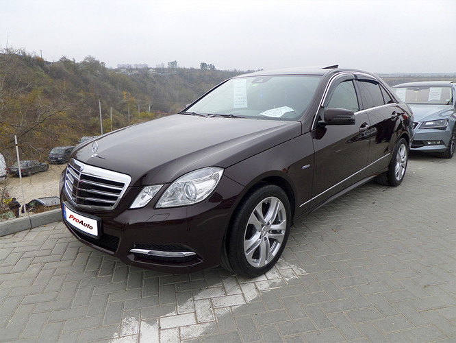 Mercedes-Benz E-class. Avantgarde-Individual, 2012 : S-a vândut