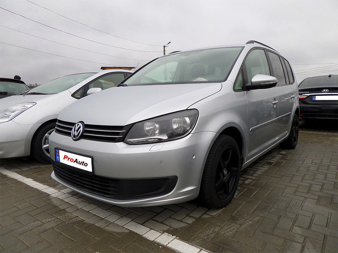 Volkswagen Touran, 2011 : S-a vândut