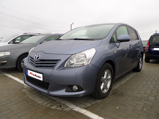 Toyota Verso, 2011 : S-a vândut