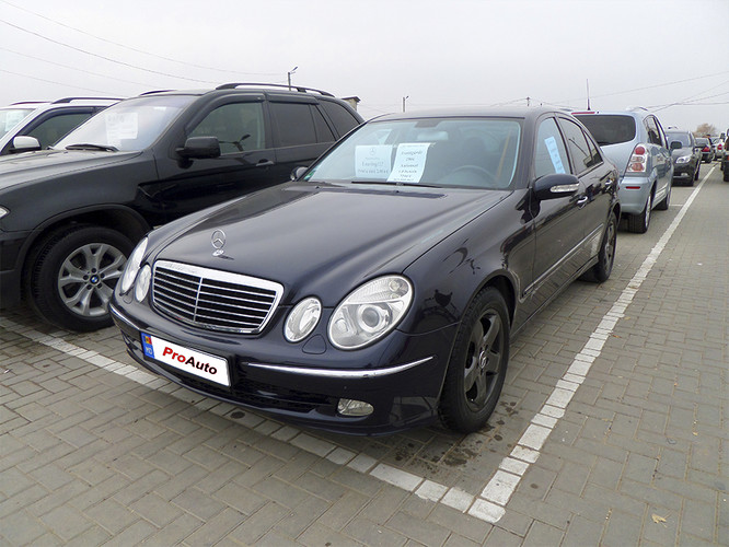 Mercedes E Class. Avangarde, 2004 : S-a vândut