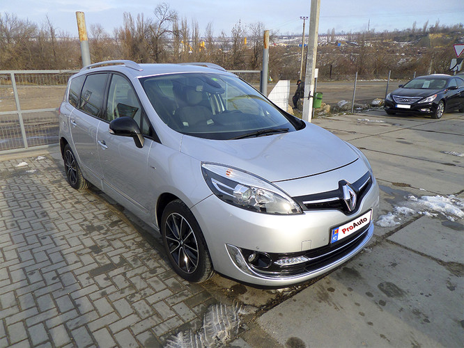 Renault Grand Scenic, 2013 : S-a vândut