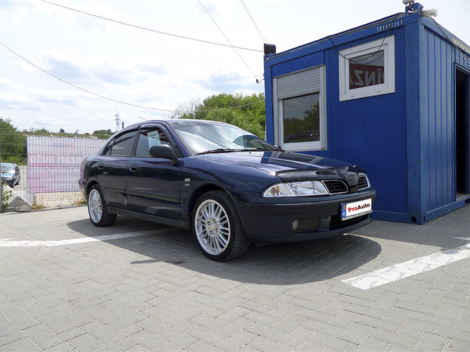 Mitsubishi Carisma, 2000 : 2 650 €