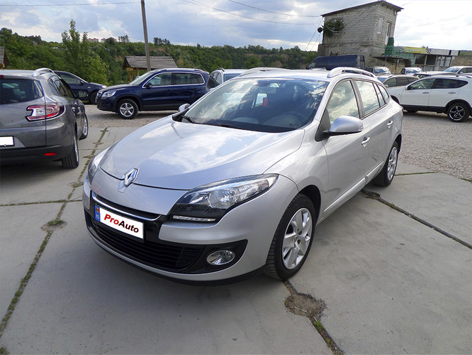 Renault Megane, 2011 : 6 600 € - (Leasing/Credit)