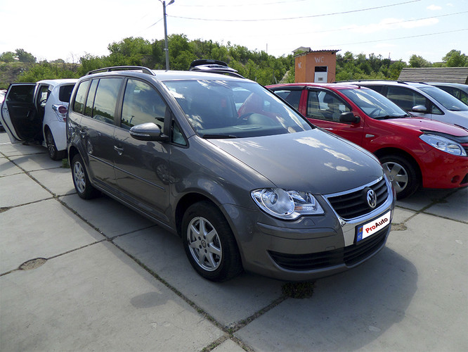 Volkswagen Touran, 2009 : 6 500 € - (Leasing/Credit)