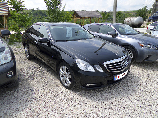 Mercedes E-220 Avantgarde, 2009 : 13 700 € - (Leasing/Credit)