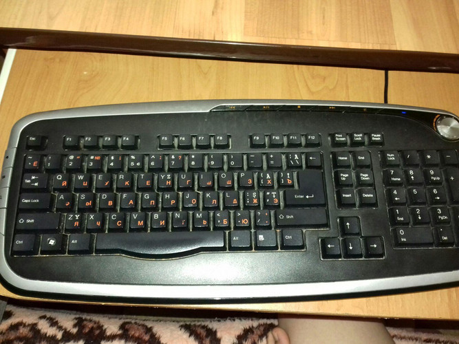 Vând calculator desktop,cu monitor,tastatură,mouse și videocameră